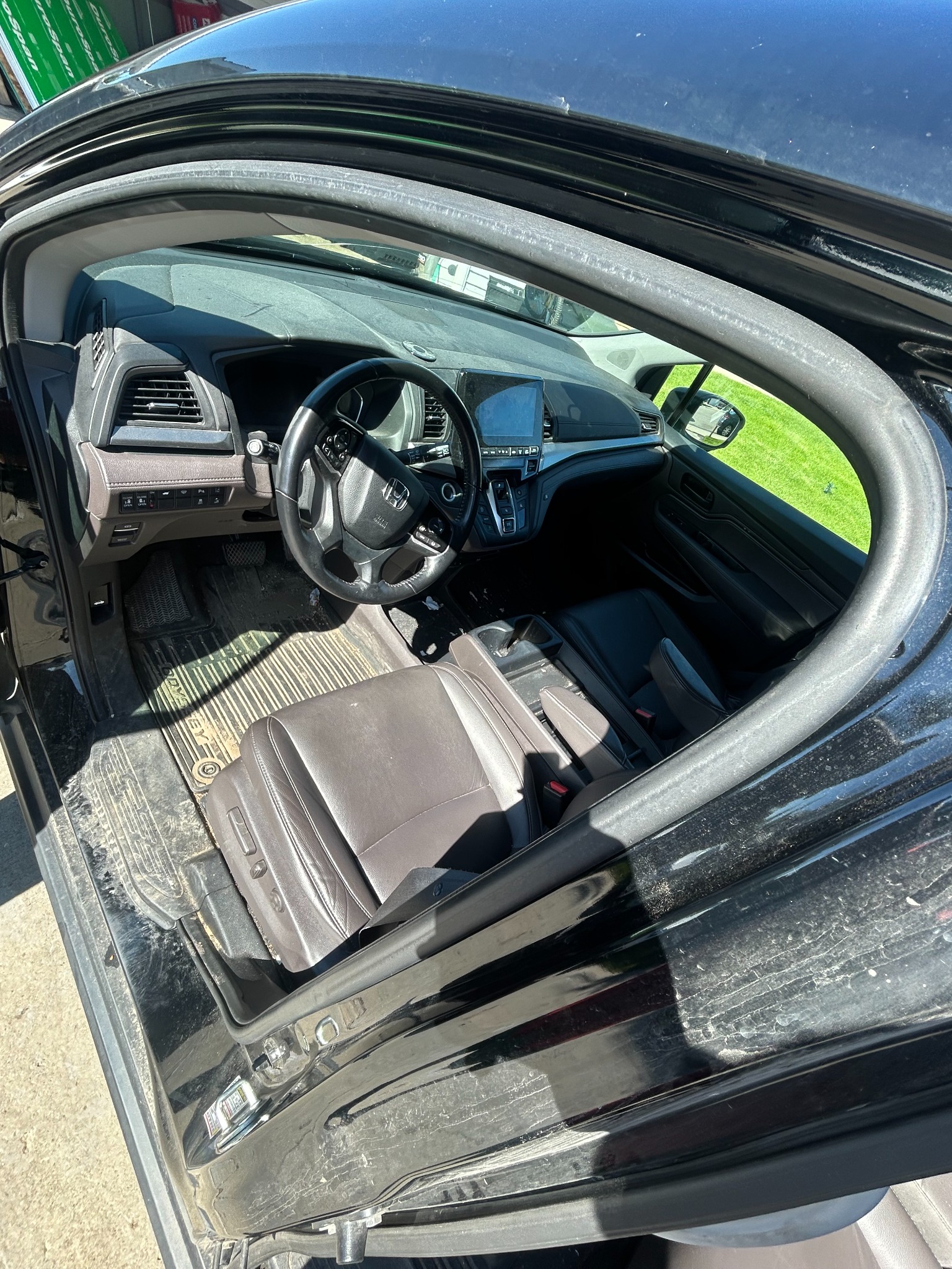 Honda Odyssey dashboard before detail
